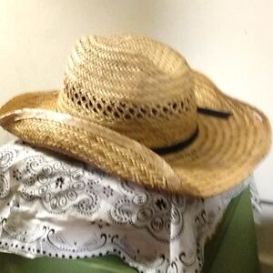 Straw/cowboy or girls hat